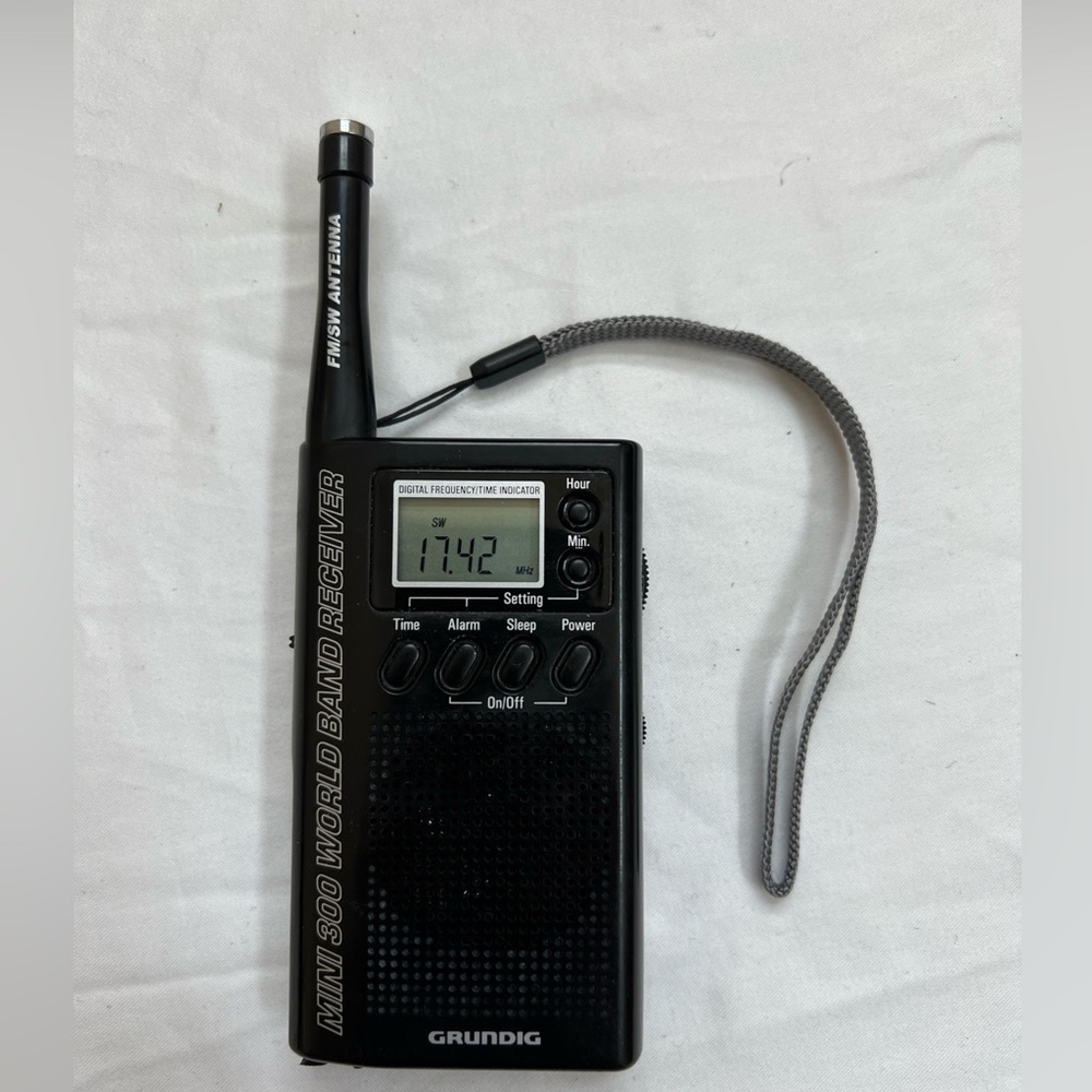 Grundig Mini 300 World Band Receiver Case Manual Portable Radio AM/FM/SW Working - Picture 13 of 14